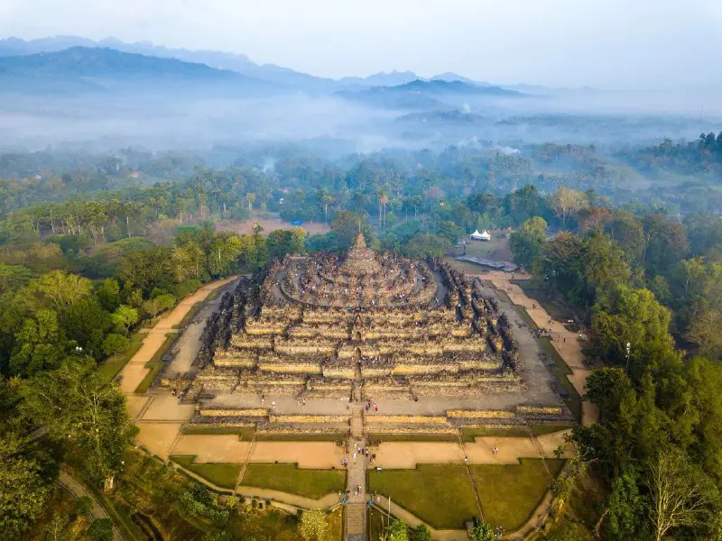 [​​](https://telegra.ph/file/9f348e63c0b83b8008feb.jpg)Боробудур ‒ удивительное сооружение в Индонезии. Это буддийская ступа и храмовый комплекс в форме квадрата со стороной 118 м. Она …