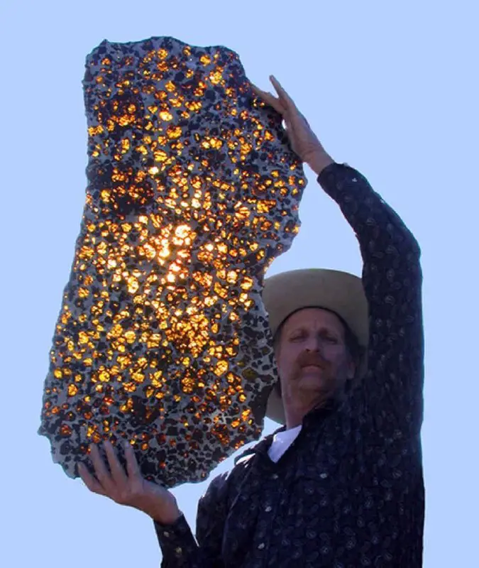 [​​](https://telegra.ph/file/eab09105849995a17d8cb.jpg)Фукан – невероятно красивый метеорит, обнаруженный неподалеку от одноименного китайского города в 2000 году. Изначально он весил более тонны, однако …
