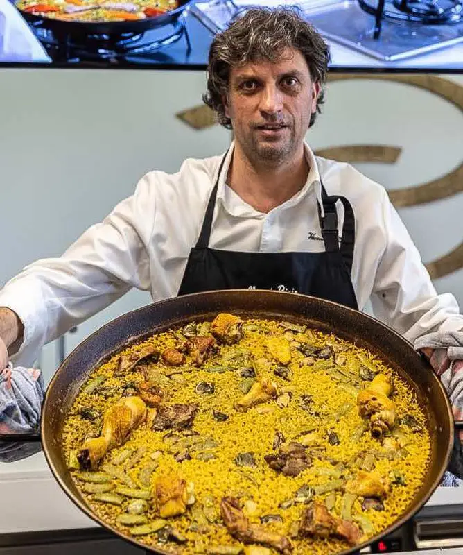 ***🧑‍🍳*** **Vicente Rioja**, el [#**chef**](?q=%23chef) valenciano que elabora “*La mejor paella del mundo*”, invitado al cuarto “*Diálogos en la Nueva …