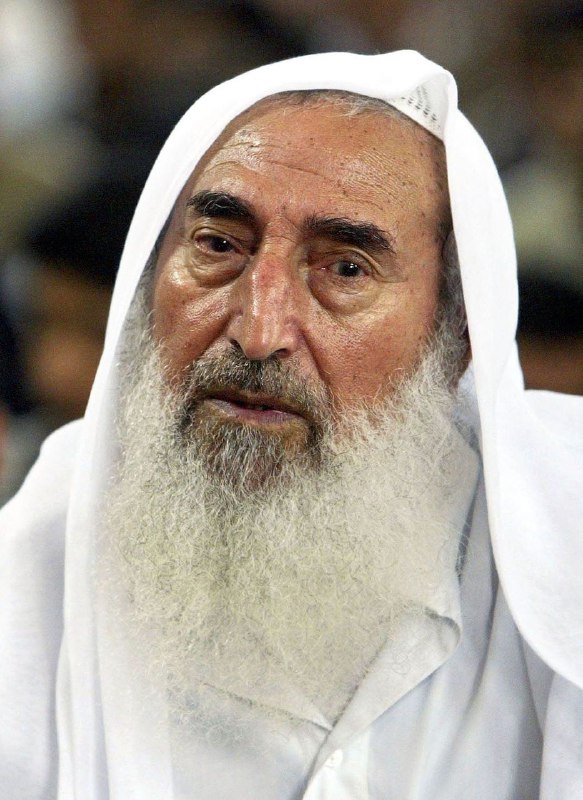 الشيخ الشهيد أحمد ياسين خلال حضوره …