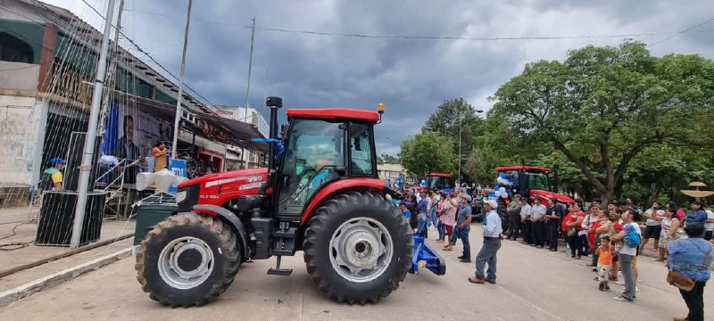 [#Economía](?q=%23Econom%C3%ADa) | En Camiri entregan maquinaria …