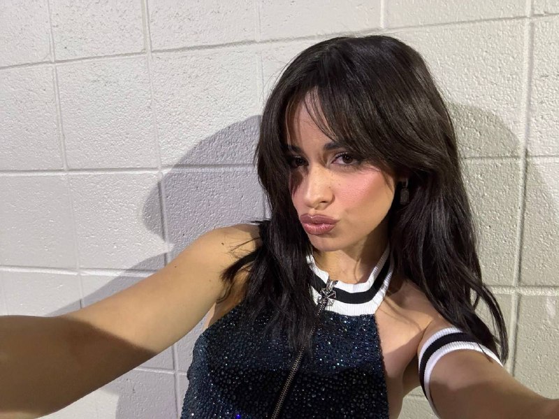 [**#FOTO**](?q=%23FOTO): **Camila Cabello** backstage no **“AT&amp;T …