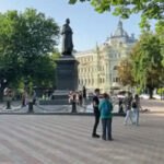 Via Martin Vrijland zien we beelden van een zomers en vredig Odessa