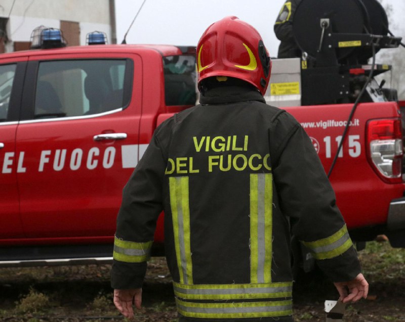 **Vicenza, ultraleggero precipita su cimitero: ferito …