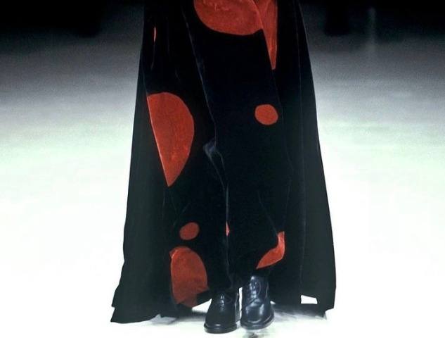 *Yohji Yamamoto Fall 1999.*