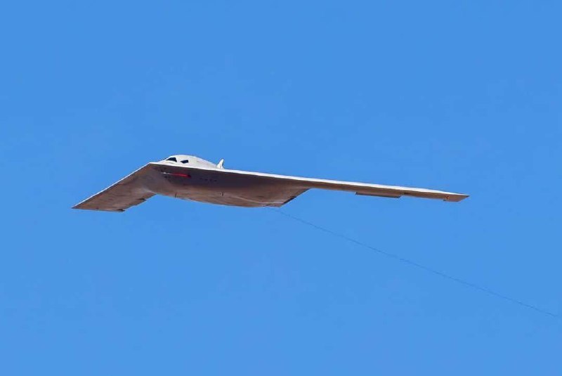 Испытательный полёт новейшего американского бомбардировщика B-21 …