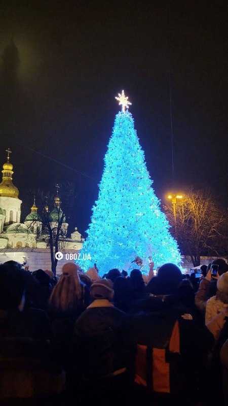 Вже засвітилася головна ялинка країни ***🎄***