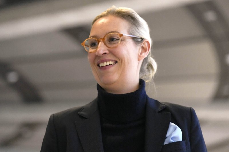 **Umfrage-Hammer: Weidel läßt Merz in Umfrage …