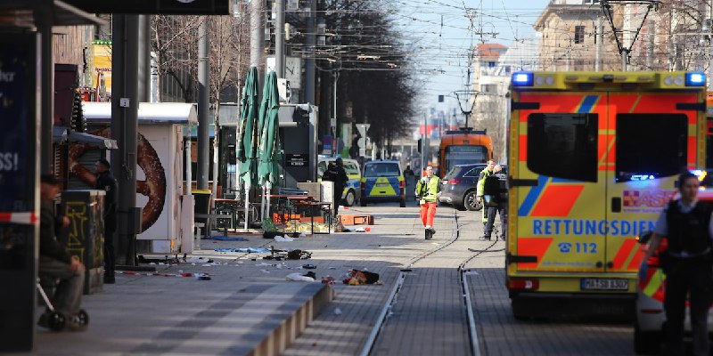 Mannheim: Auto fährt in Innenstadt in …