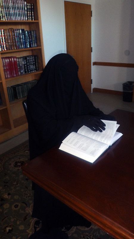 ما أجمل أن تكون المرأة طالبة …