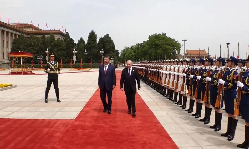 ***🤝***Putin llega al Gran Salón del Pueblo de Pekín para reunirse con Xi Jinping.