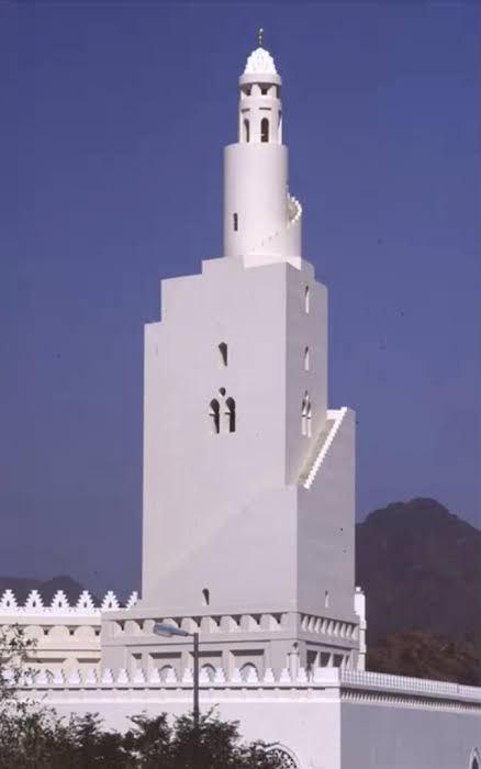 قَنَاةٌ لِفَضِيلَةِ الشَّيْخِ/أَبْي مَرْيَمَ أَيْمَنِ بْنِ …
