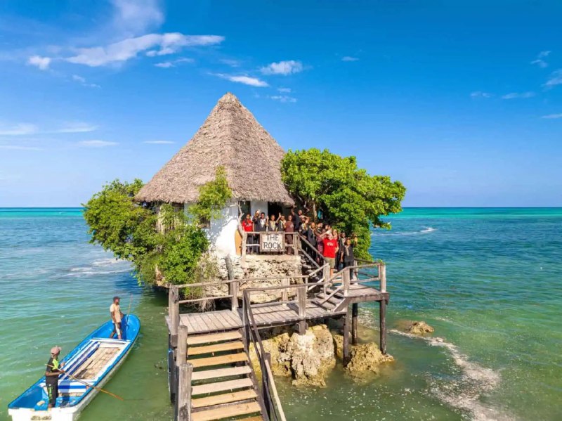 **The Rock Restaurant – Okean Bag‘ridagi …