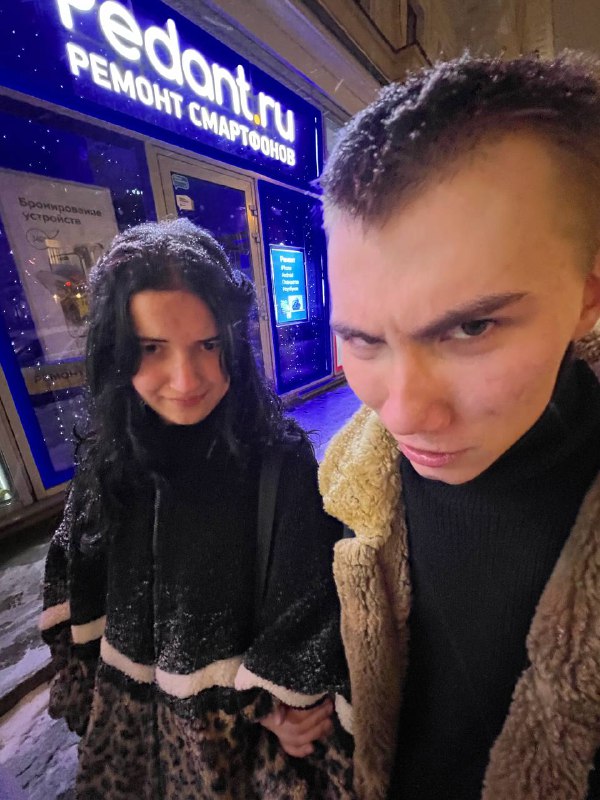 А КОМУ СЕЙЧАС ЛЕГКО?