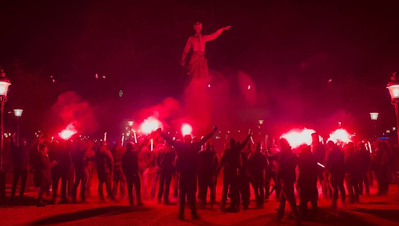 STOLT SVENSK **NATIONALIST!**