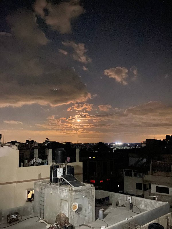 قمَر آخِر ليلة فِي الحَرب ")