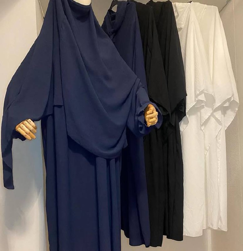 Letzte Sets in Schwarz und Blau …
