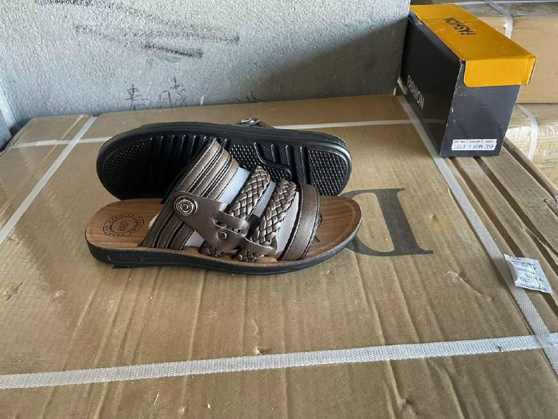 أحذية و صنادل الجملة الأولى