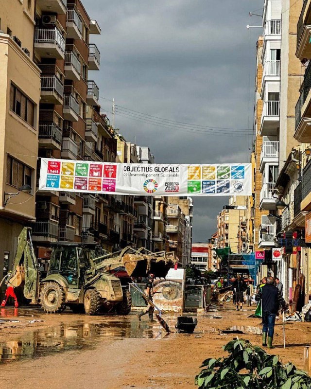 ***🇪🇸*** Valencia, España, tras una “inundación …