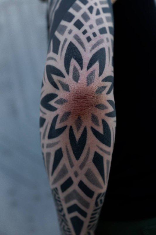 Alex Varma | blackwork tattoo