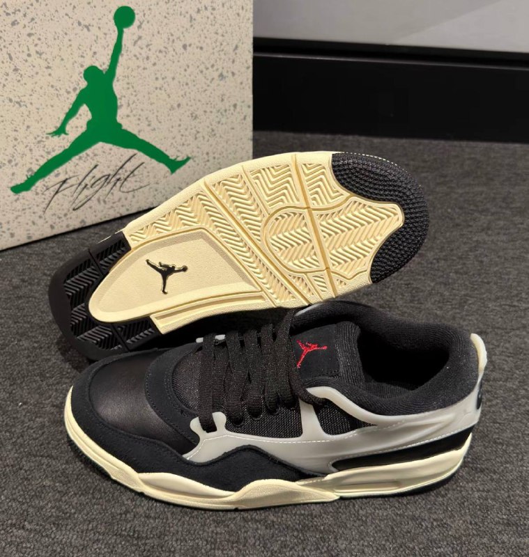 **Jordan 4 RM** black/sail