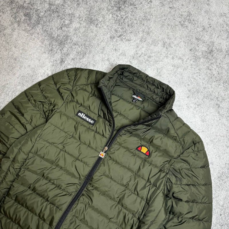 **Микропуховик Ellesse**