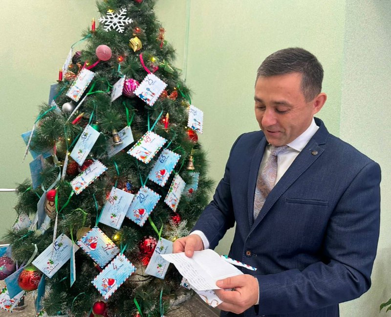 ***🎄***В администрации уже целую неделю «работает» …