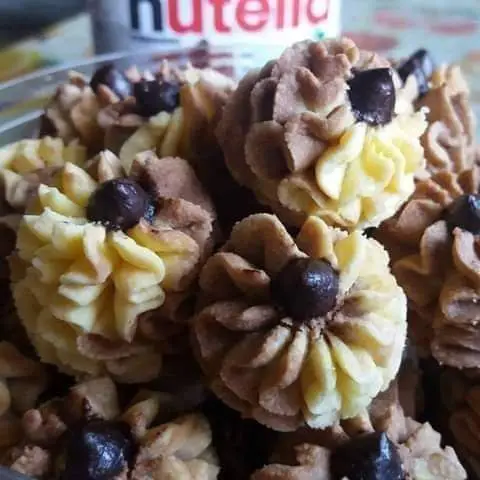 BISKUT DAHLIA NUTELLA