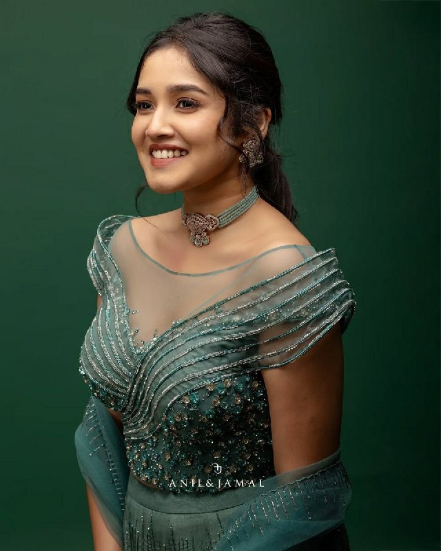 Anikha Surendran 💃