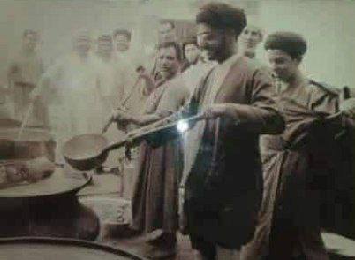 صورة نـادرة لـسماحة المرجع الولي الشهيد …
