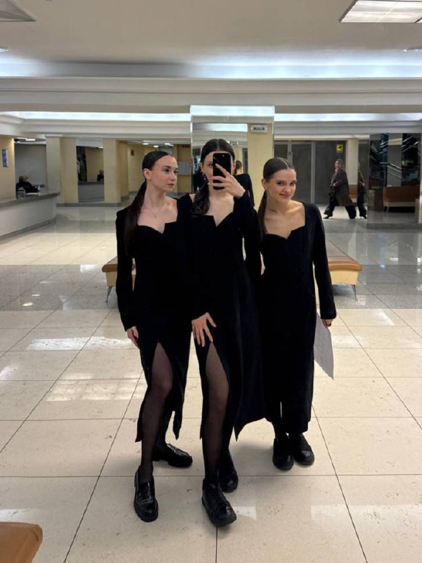 Пришел на мероприятие, видишь их, твои …