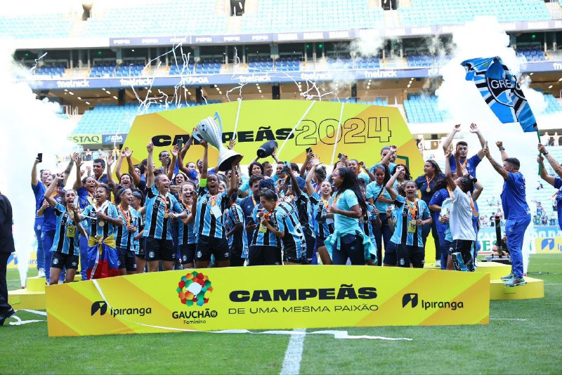 [#FutFem](?q=%23FutFem): ***🏆*** Ontem, as Gurias Gremistas …