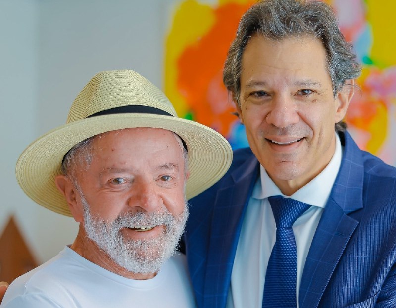 **Sob Lula e Haddad, Real é …