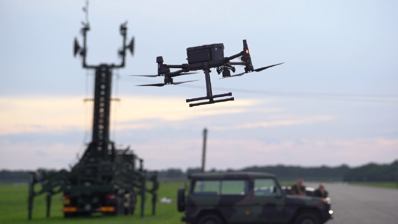 Drones misteriosos são vistos sobre base …