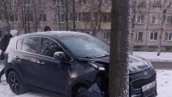 В Архангельске столкнулись два автомобиля: одна …