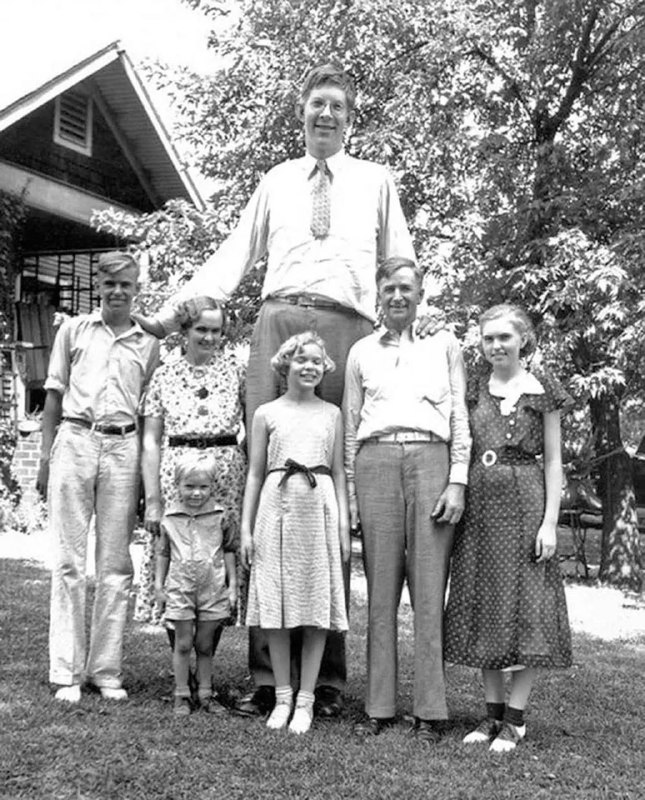 Robert Wadlow, the tallest man in …