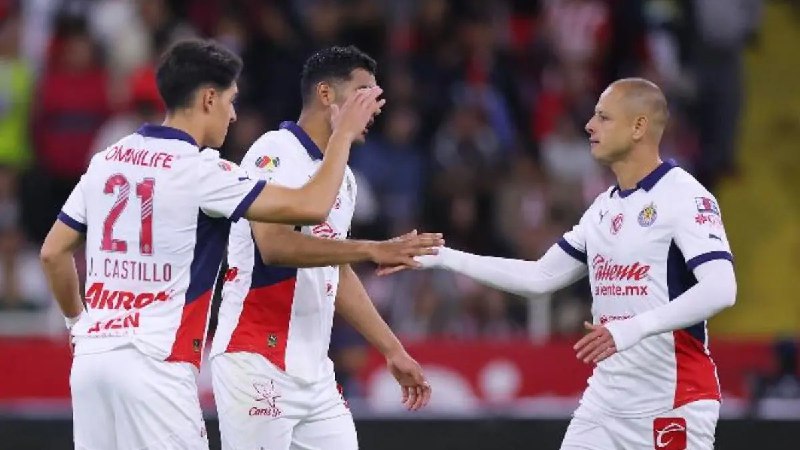 Afición de Chivas abuchea al Chicharito …