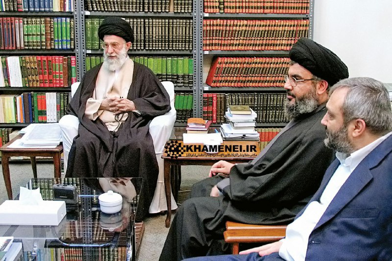 -السيد الخامنئي: مغنية اعتبر نفسه ابناً …