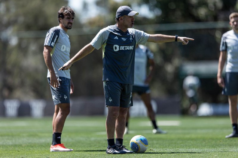 O Galo enxerga, com o treinador …