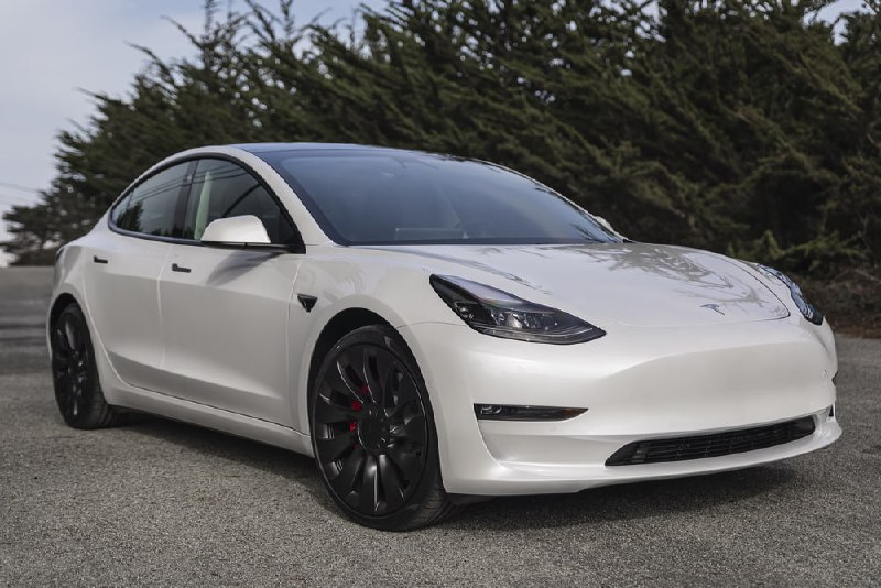 [​​](https://telegra.ph/file/bc34a8d88f06c0ccd1a7f.jpg)**Tesla Model 3 повертає лідерство у …