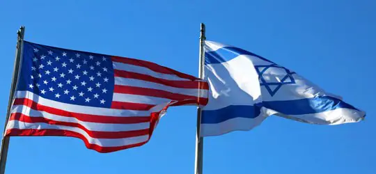 Amerykański prezydent Joe Biden jedną ręką chwycił za telefon do izraelskiego premiera Benjamina Netanjahu, a drugą podpisał decyzję o dostarczeniu …