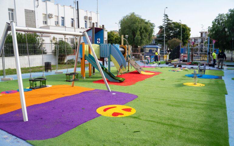 Nerja moderniza el parque infantil “Pediatra …