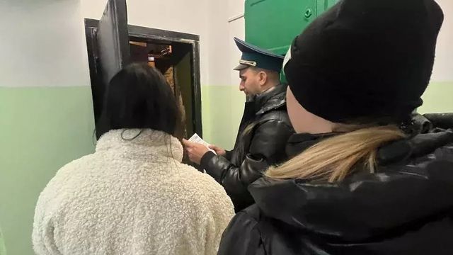 Представители службы судебных приставов, администрации городского …