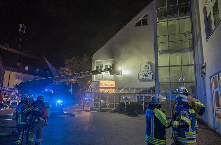 [Dramatischer Hotelbrand in Bamberg: Angrenzende Läden …