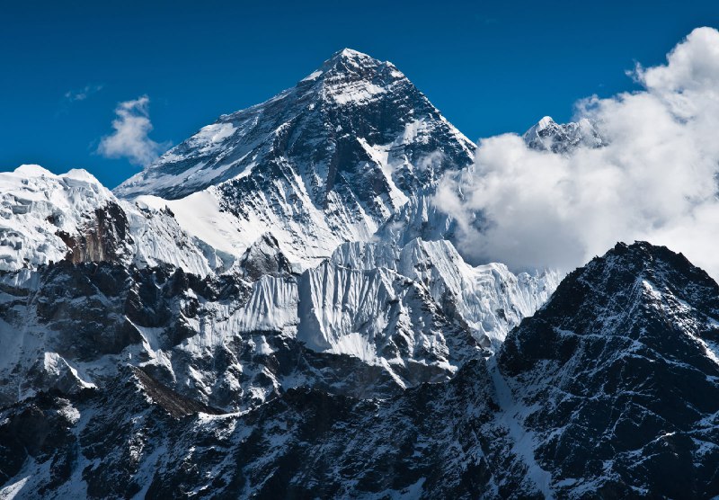 Escaladarea Everestului devine mai scumpă: Nepalul …