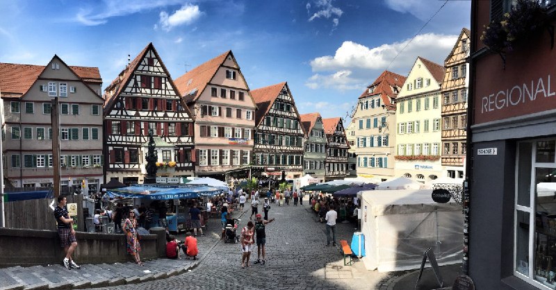 In der Universitätsstadt Tübingen haben sich Ladner und Selbständige zusammengetan, damit Bargeld auch in Zukunft überall zum Einkaufen genutzt werden …