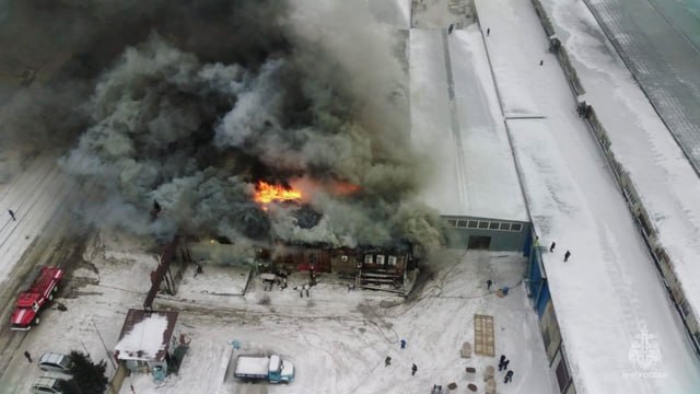 Пожар на складе в Барнауле увеличился …