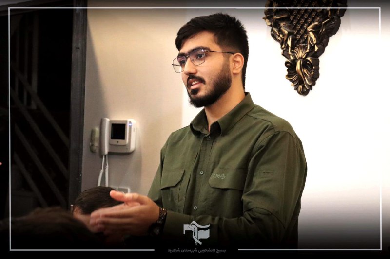 | حَکیم |