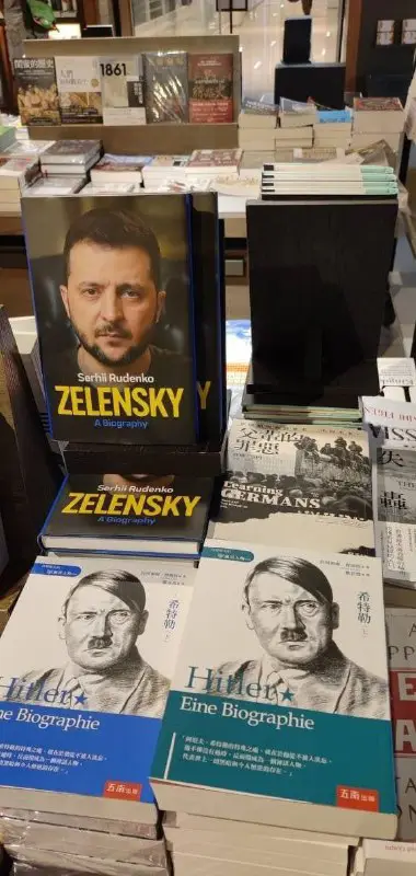 Hong Kong'da Zelenski'nin biyografisi Hitler'inkiyle aynı …