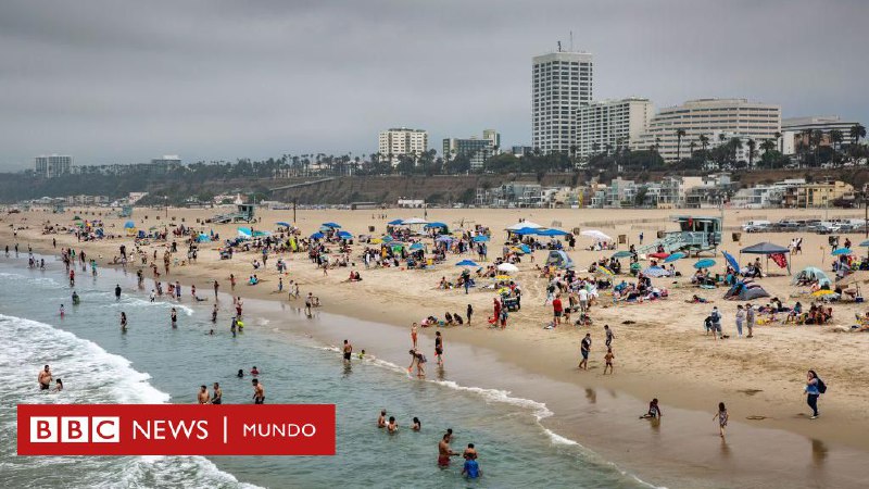 La playa de Santa Mónica es …